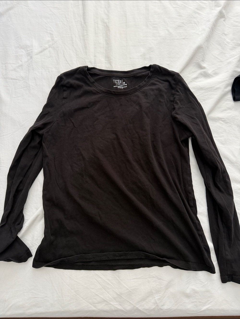 Time and Tru women’s Black Long-Sleeve Crewneck Tee size M